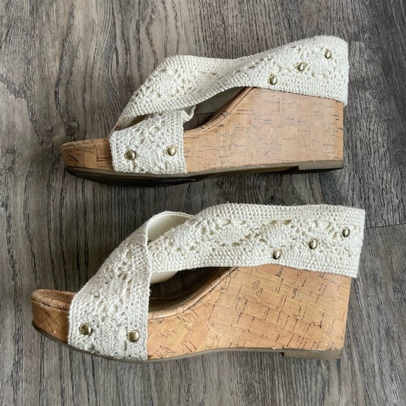 Madden Girl Cream Criss Cross Fabric Nautic Women’s Faux Cork 4” Wedge, size 8 - Picture 3 of 6
